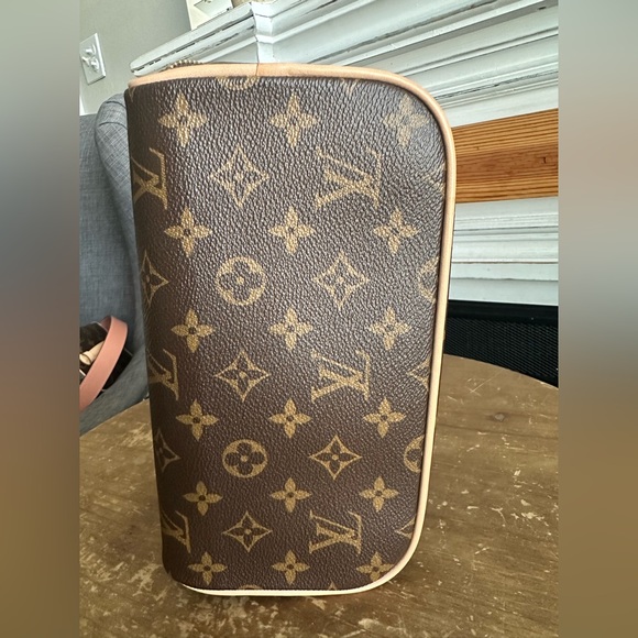 Louis Vuitton Toiletry Brown Monogram Cosmetic Case - Picture 5 of 15